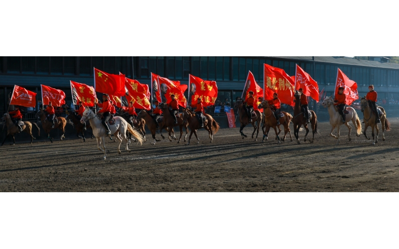 &ldquo;唱著刀歌游新疆&rdquo;&mdash;這些天，全國游客在這里歡聚